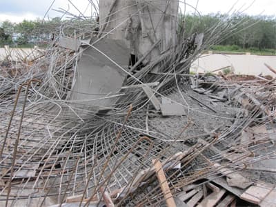 Sập công trình đài cấp nước, 6 người bị thương nặng