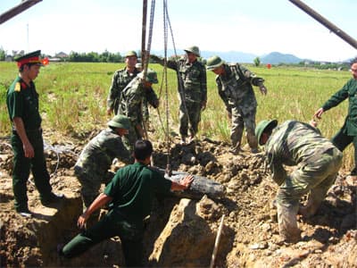 Xử lý an toàn hai quả bom tại Nghệ An