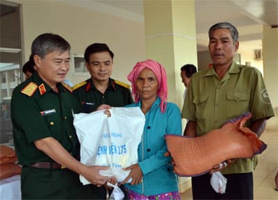 Khám bệnh, cấp thuốc miễn phí cho gia đình chính sách tỉnh Bình Phước