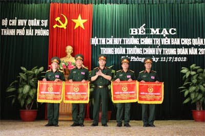 100% chỉ huy trưởng và chính trị viên quận, huyện và trung đoàn trưởng, chính ủy trung đoàn đạt điểm khá, giỏi