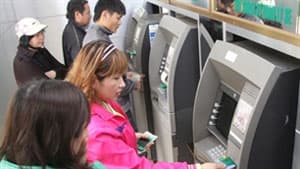 Vietcombank rút lại quyết định thu phí ATM