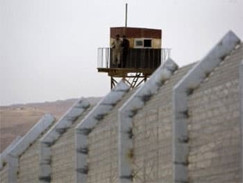 Israel đồng ý cho Ai Cập triển khai trực thăng quân sự tại Sinai