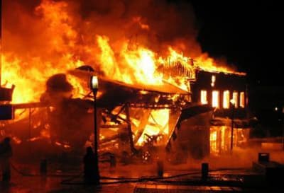 Cháy lớn thiêu rụi xưởng sản xuất giấy ở Quảng Trị
