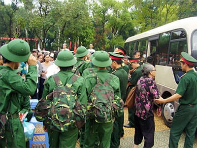 Thanh niên quận Hai Bà Trưng trong ngày hội tòng quân