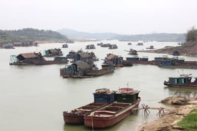 Khai thác cát quá mức làm sạt lở đất canh tác hai bên bờ sông Lô