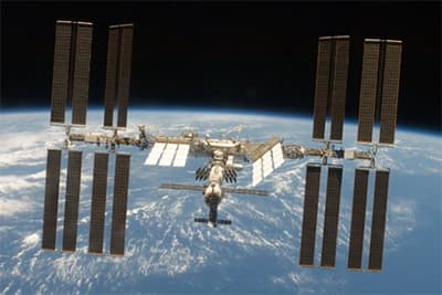 Hệ thống trục trặc, tàu Tiến bộ phải kết nối thủ công với trạm ISS