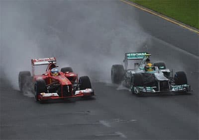 Mưa lớn phá hỏng ngày khai mạc F1 2013