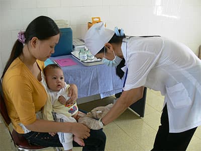 Tìm vắc-xin thay thế Quinvaxem