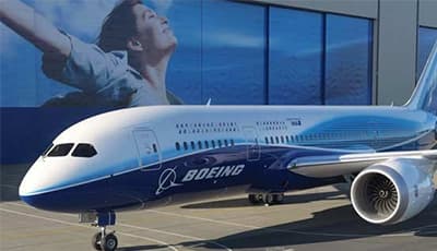 Một máy bay Boeing 787 Dreamliner bị bốc cháy
