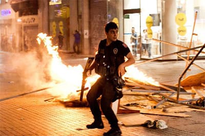 Thổ Nhĩ Kỳ: Cảnh sát mạnh tay giải tán người biểu tình ở Ankara và Istanbul