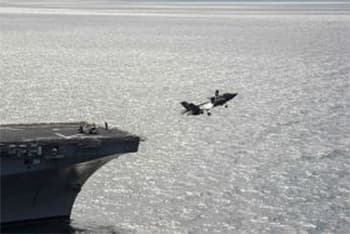 Phiên bản F-35B Lightning II bắt đầu bay thử trên tàu đổ bộ