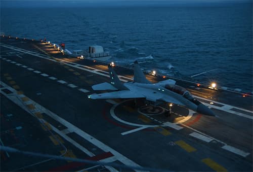 Mig-29K/KUB bay đêm thành công trên tàu sân bay Ấn Độ