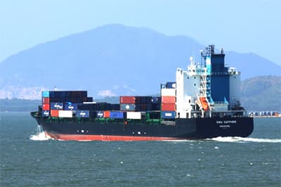 Tàu Sima Sappphire hỗ trợ khắc phục hậu quả cho ngư dân bị nạn trên biển