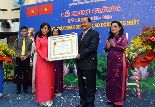 Học sinh TP Hồ Chí Minh rộn ràng ngày khai giảng