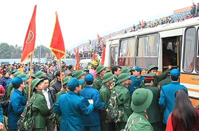 Thanh niên xứ đạo Kim Sơn lên đường nhập ngũ