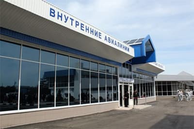 Sau tòa nhà chính phủ, sân bay tại thủ phủ Crưm bị chiếm