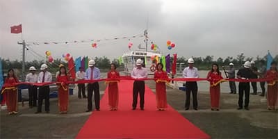 Bàn giao tàu cá vỏ thép cho ngư dân Nam Định