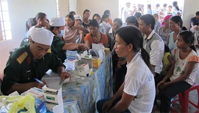 Binh đoàn 12 khám, chữa bệnh và tặng quà đồng bào tỉnh Đắc Lắc