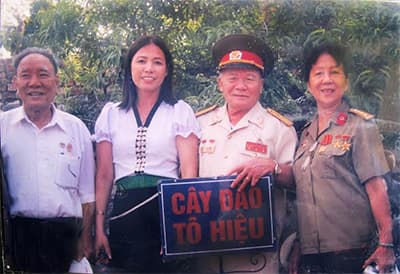 Chiếc nhẫn vàng và 2 viên sỏi