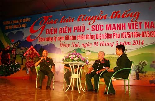 Trường Đại học Nguyễn Huệ giao lưu với các nhân chứng lịch sử