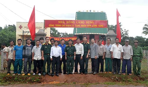 Đoàn cơ sở Công ty 75: Bàn giao “Công trình thanh niên” cho làng Sung