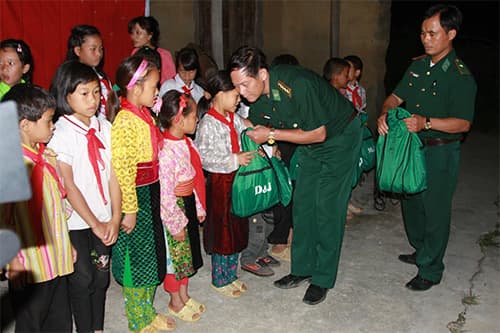 Đêm hội trăng rằm nơi địa đầuTổ quốc
