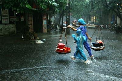 Chịu ảnh hưởng của áp thấp nhiệt đới, Bắc bộ đề phòng mưa dông