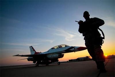 Mỹ: Chim ưng chiến F-16 sẽ được vá bằng các lá thép và nhôm