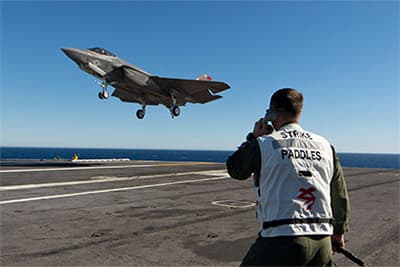 F-35 lại “phải gọi cứu trợ” khi bay thử nghiệm