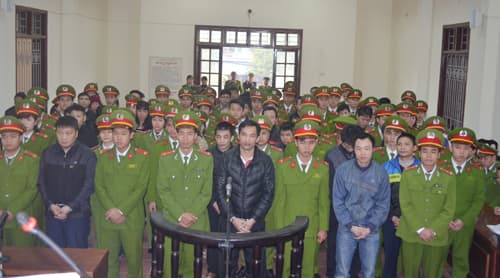 8 án tử hình, 5 án chung thân trong vụ án mua bán 541 bánh heroin tại Hòa Bình