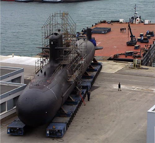 Tàu ngầm Scorpene đầu tiên đóng tại Ấn Độ đã hoàn tất