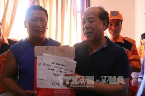 Thứ trưởng Bộ Giao thông Vận tải chỉ đạo công tác tìm kiếm thuyền viên còn lại