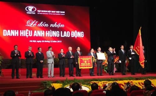 Tập đoàn Dệt may Việt Nam đón nhận danh hiệu Anh hùng Lao động