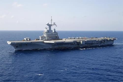 Pháp chuyển quyền chỉ huy tàu sân bay Charles de Gaulle cho Mỹ