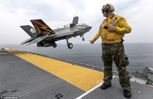 Máy bay chiến đấu F-35 bị gọi là “kẻ vô dụng đắt tiền”