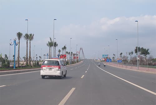 Bất cập biển báo trên tuyến giao thông hiện đại