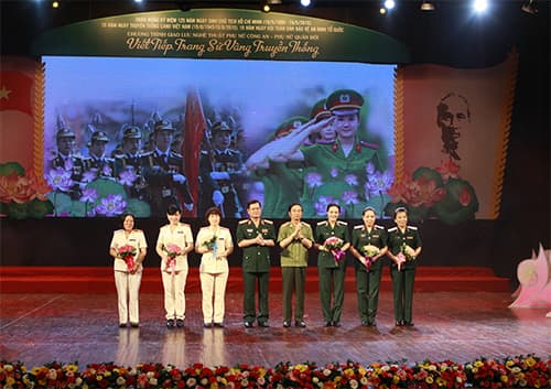 Giao lưu nghệ thuật phụ nữ công an - phụ nữ quân đội
