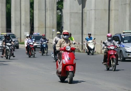 Nắng nóng bao trùm khu vực Bắc Bộ
