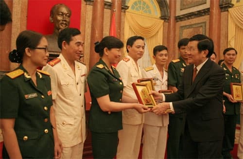 Ngát thơm vườn hoa dâng Bác