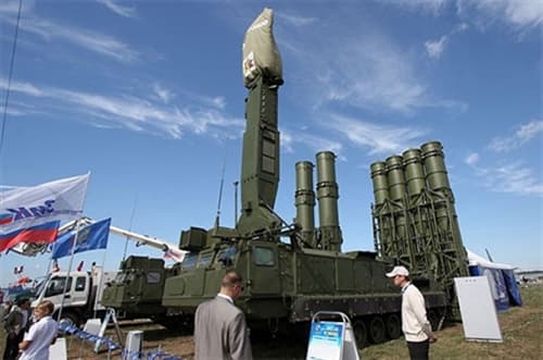 Iran sẽ nhận vũ khí phòng không hiện đại hơn S-300 trong cuối năm 2015