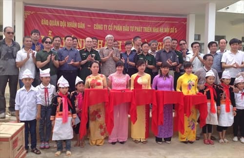 Tặng nhà ở bán trú cho trường tiểu học vùng cao