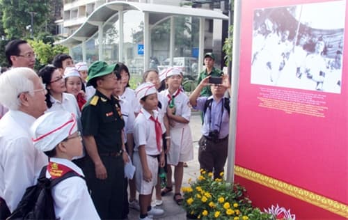 Trong ánh sao vàng…