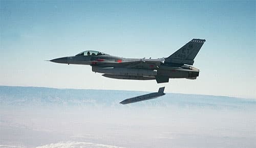 Ba Lan nâng cấp Chim ưng chiến F-16 bằng tên lửa tàng hình