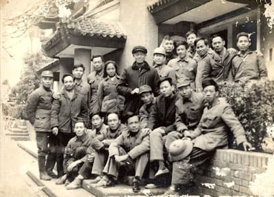 Các nhà văn... vui Tết