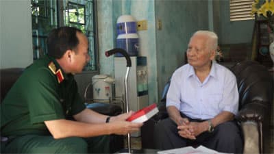 Vẹn nguyên tình yêu với Đảng