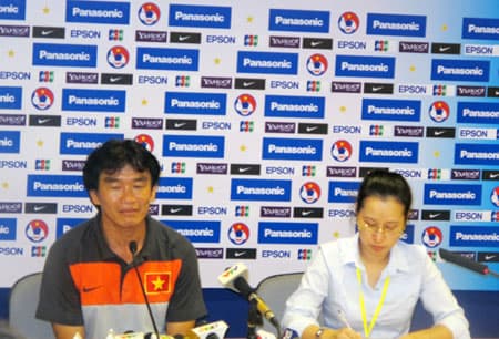 HLV Phan Thanh Hùng: Các học trò của tôi có nhiều tình huống xử lý vụng về