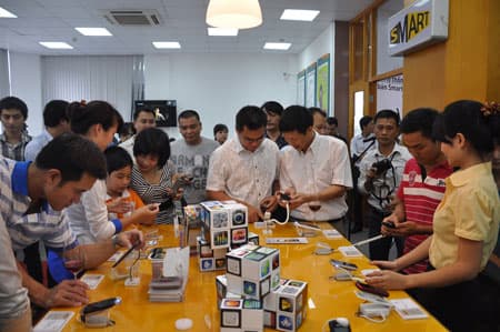 Viettel khai trương hệ thống trải nghiệm và bán điện thoại cao cấp (smartphone)