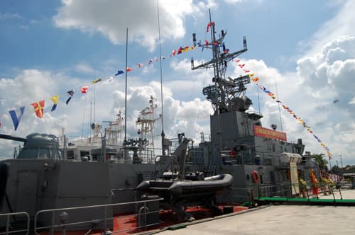 Vươn ra biển lớn