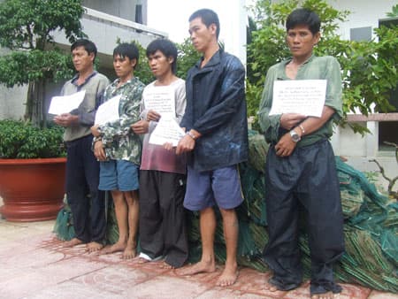Triệt phá băng chuyên trộm, cướp trên sông, biển