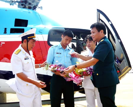 Phi công trẻ lái máy bay... hiện đại